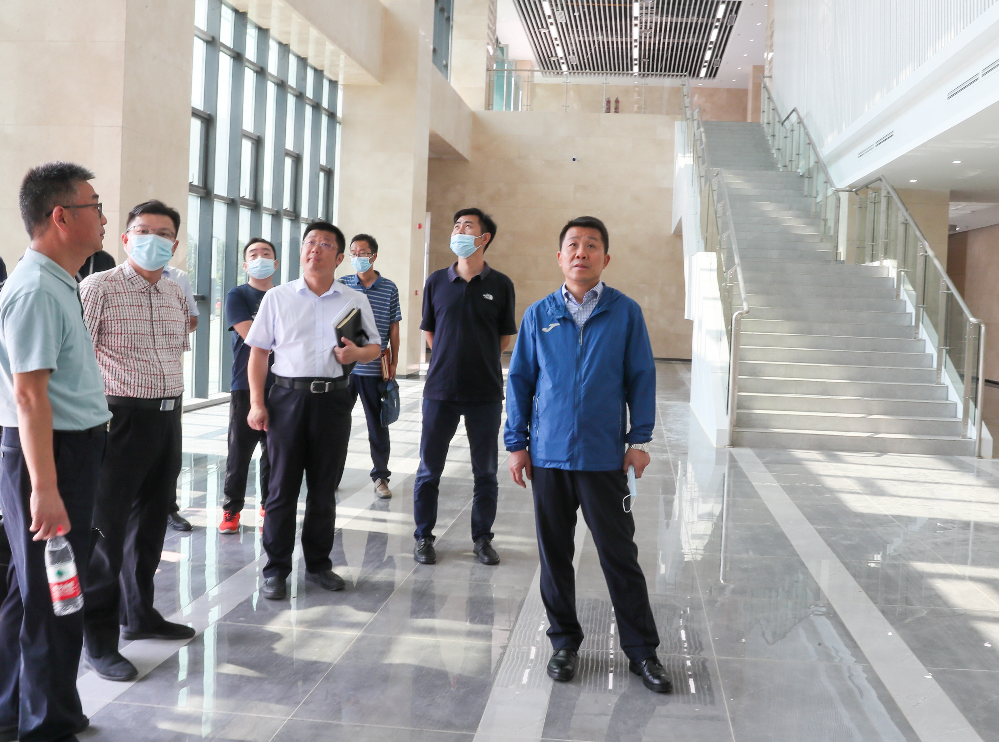 公司領導實地查看南館建設進展情況并召開開業(yè)籌備專題推進會