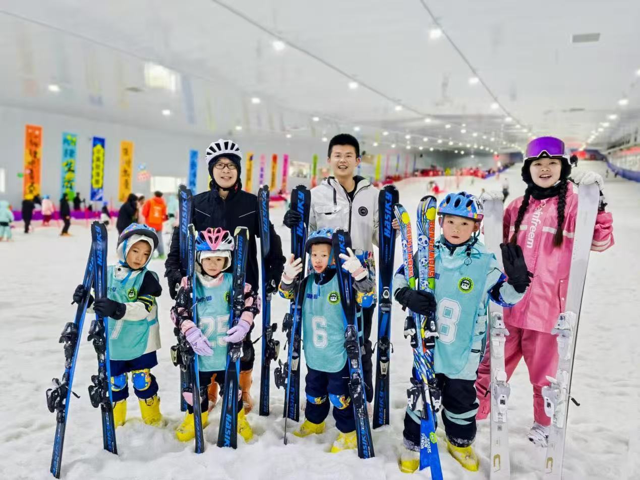 【陽光體育】武體輪滑暑假清涼一夏，趣谷雪場(chǎng)雙板親子滑雪一日游（報(bào)名中）