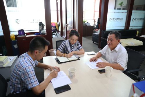 武漢體育中心開展退休老黨員“不忘初心、牢記使命”專題調研和慰問工作(圖3)