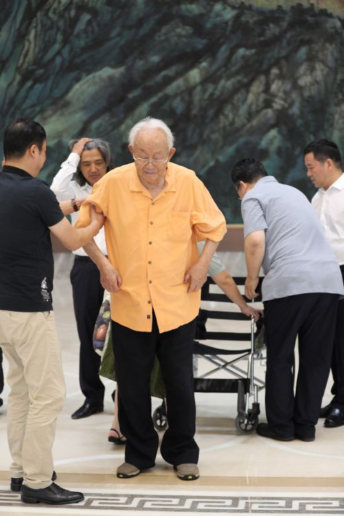 解密軍運(yùn)會主題國畫——《巍巍長城》(圖6)